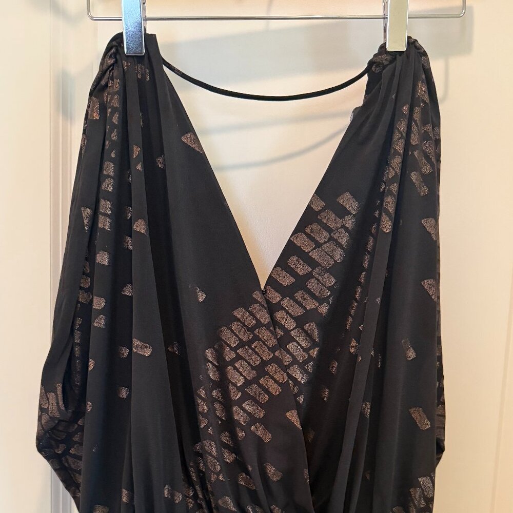 NEW White House black market Sleeveless Bottom Top SZ S